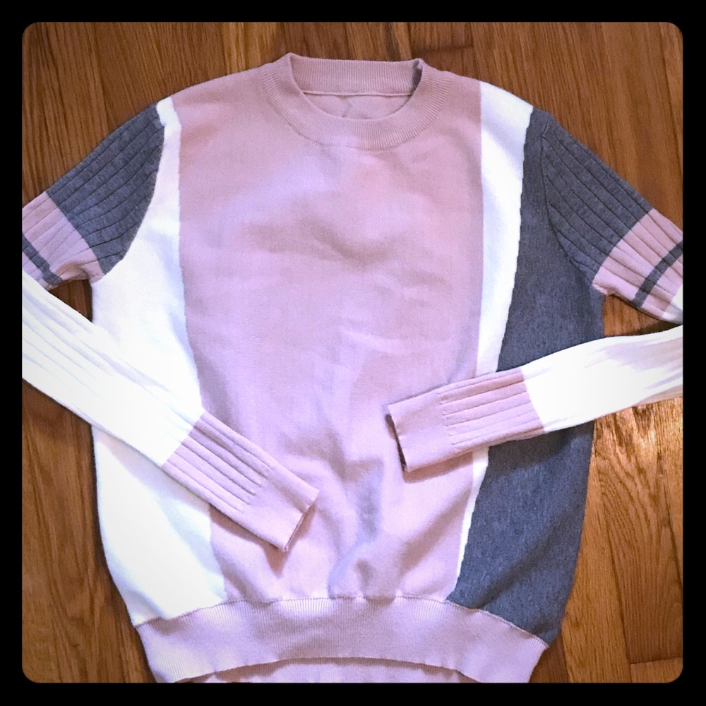 Light Sweater With Geometric Color Block Pattern - image 1